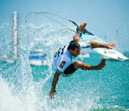 Surf en el mar de Piura