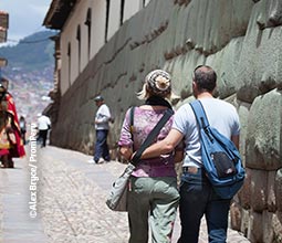 Touristes au Sanctuaire de Machu Picchu