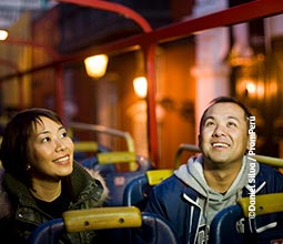 Touristes dans un bus panoramique à San Isidro