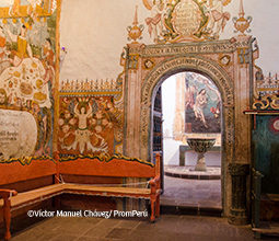Intérieur d'une chapelle à Cusco