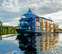 Voyage en bateau de croisière sur le fleuve Amazone