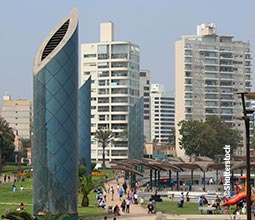 Shopping et découverte des centres commerciaux et des marchés d’artisanat.