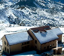 Vue panoramique des lodges andins.