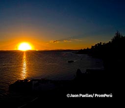 Coucher de soleil sur la péninsule de Llachón.