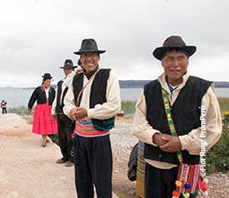 Des hommes de la communauté de Luquina.
