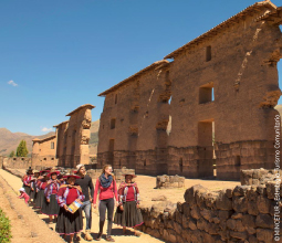 grupo-de-turistas-en-el-tempo-wiracocha-mosaico1