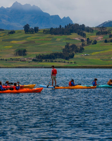 Kayak nella laguna di Cusco