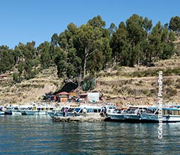 タキレ島の埠頭