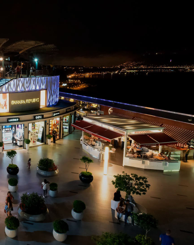 Compras no Shopping Center Larcomar