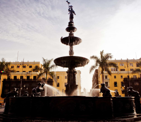 https://www.peru.travel/Contenido/General/Imagen/en/129/1.1/Plaza_de_Armas_Lima.listado.jpg