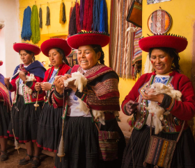 Textile artisans of the Chinchero district.