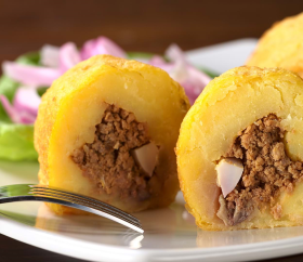 https://www.peru.travel/Contenido/General/Imagen/en/181/1.2/papa-rellena-peru.listado.jpg