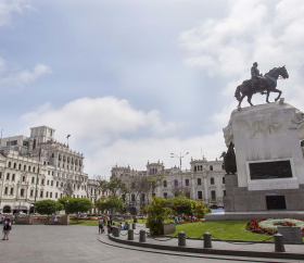 https://www.peru.travel/Contenido/General/Imagen/en/183/1.2/plaza-san-martin-lima.listado.jpg