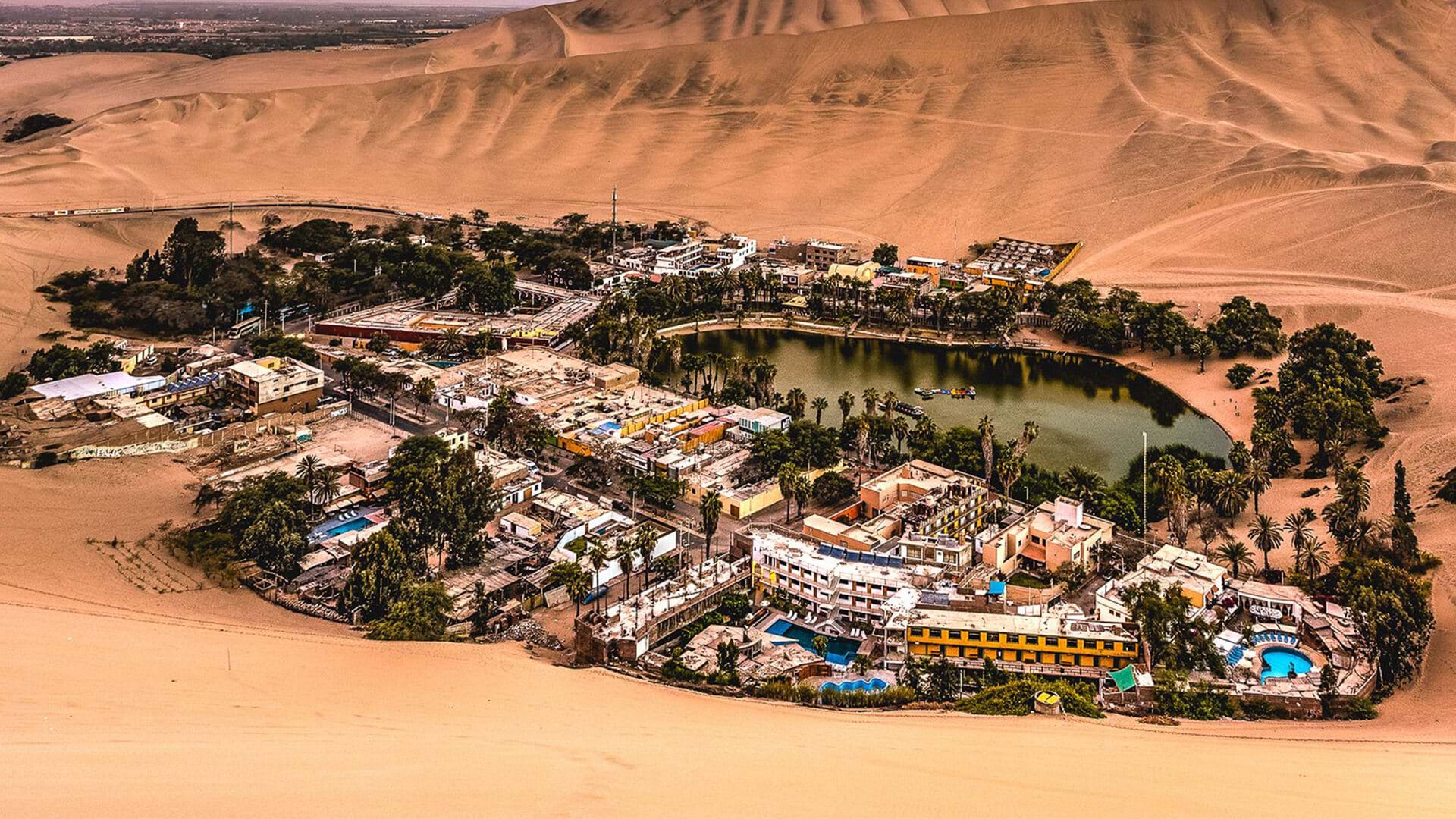 Huacachina: oasis in the middle of the desert