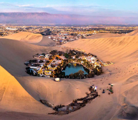 https://www.peru.travel/Contenido/General/Imagen/es/1004/1.1/Huacachina-desktop.listado.jpg