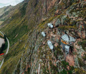 https://www.peru.travel/Contenido/General/Imagen/es/1011/1.1/hotel-colgante-cusco-desktop.listado.jpg