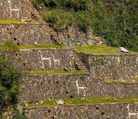 https://www.peru.travel/Contenido/General/Imagen/es/1070/1.1/choquequirao-andenes-desktop.listado.jpg