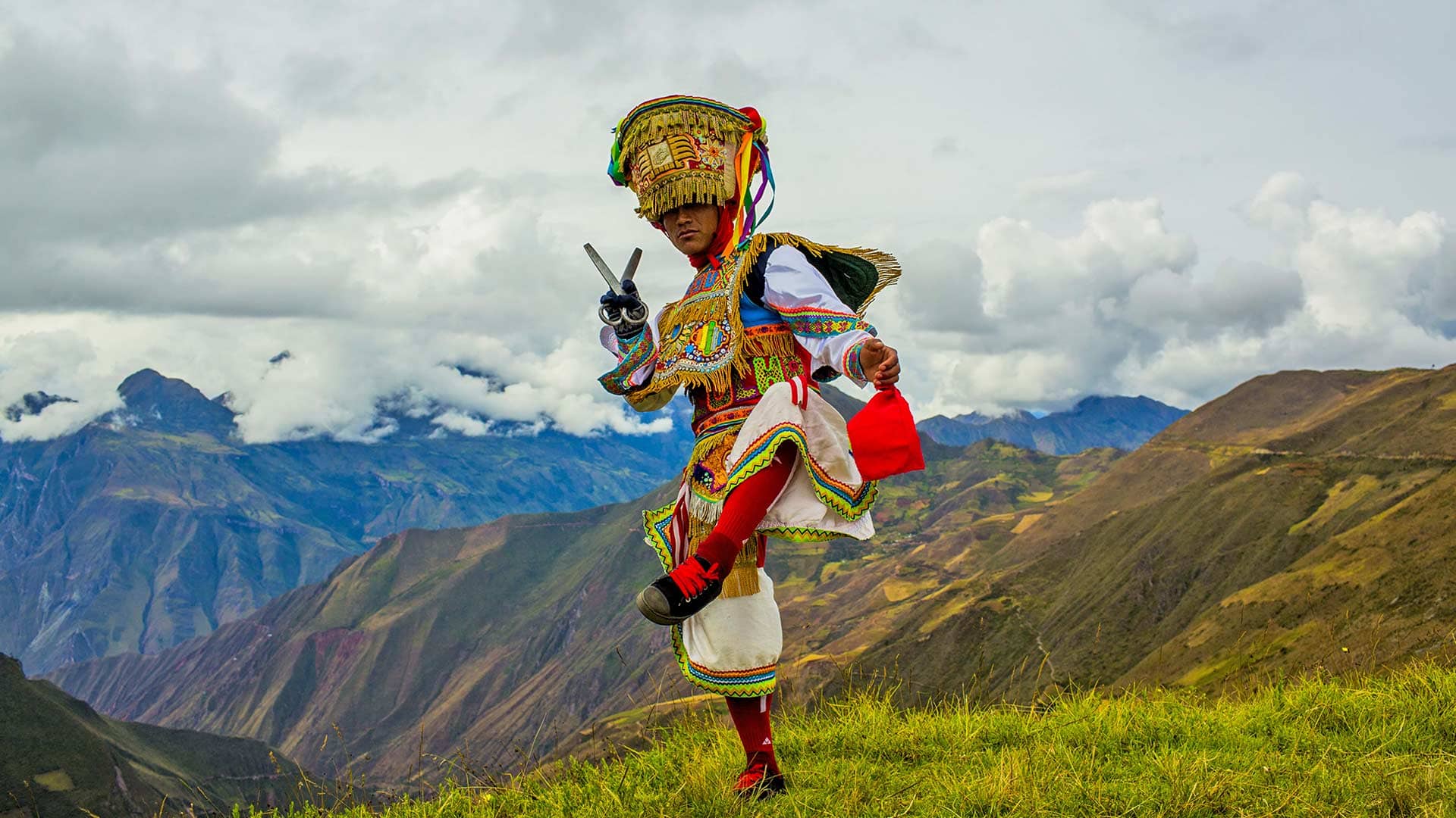Danzante de tijeras durante la celebración del Sondor Raymi