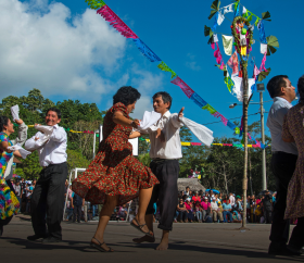 https://www.peru.travel/Contenido/General/Imagen/es/116/1.1/celebrando-fiesta-de-san-juan-san-martin-desktop.listado.jpg