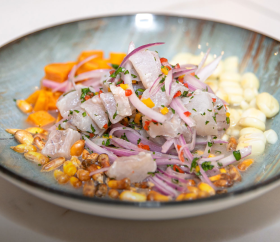 https://www.peru.travel/Contenido/General/Imagen/es/119/1.1/ceviche-peruano-tradicional-desktop.listado.jpg