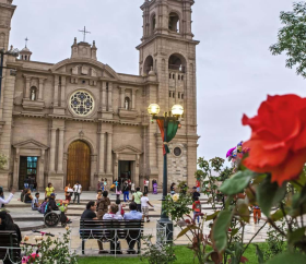 https://www.peru.travel/Contenido/General/Imagen/es/138/1.1/tacna-plaza-de-armas.listado.jpg
