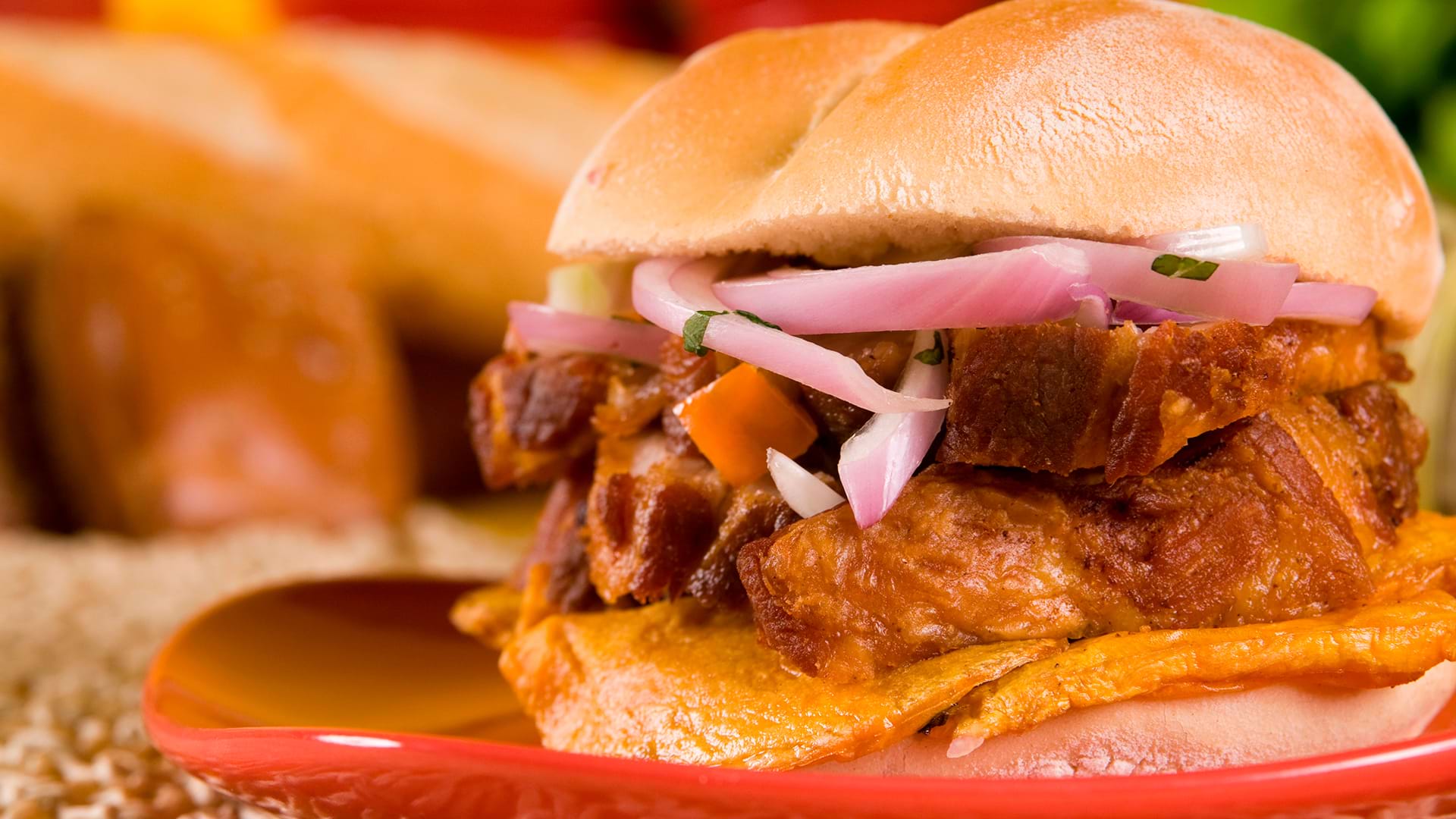 Pan con chicharrón.