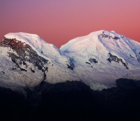 https://www.peru.travel/Contenido/General/Imagen/es/551/1.1/nevado-huascarán.listado.jpg