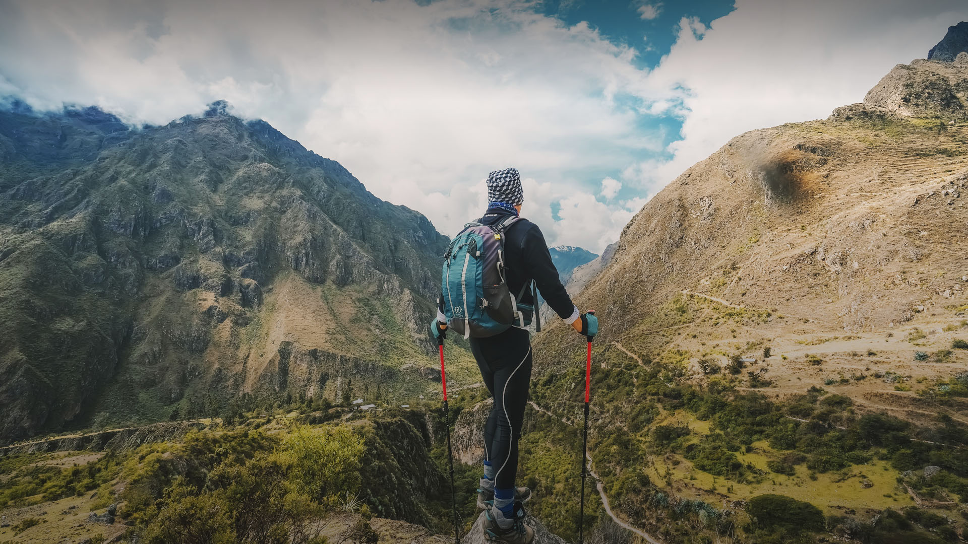 Se pueden llevar palos de trekking en el avion