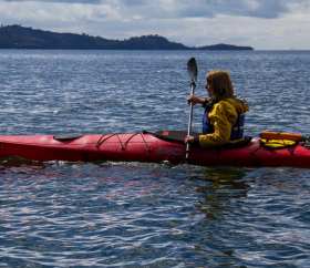 https://www.peru.travel/Contenido/General/Imagen/es/571/1.1/kayak-titicaca.listado.jpg