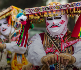 https://www.peru.travel/Contenido/General/Imagen/es/580/1.1/qoya-corpus-christi.listado.jpg