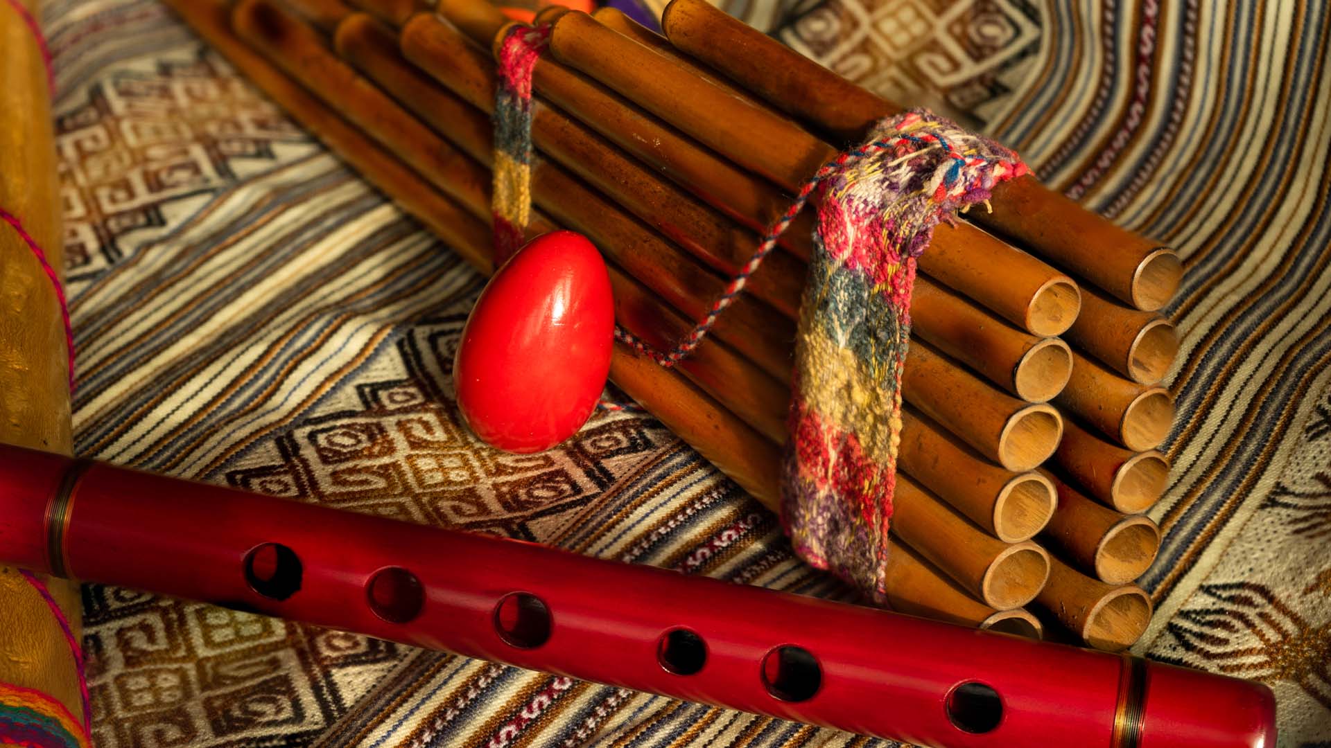 Cuáles son los instrumentos musicales oriundos del Perú?