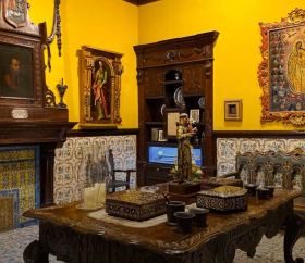 https://www.peru.travel/Contenido/General/Imagen/es/654/1.1/casa-aliaga.listado.jpg