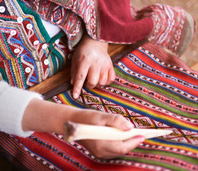 https://www.peru.travel/Contenido/General/Imagen/es/680/1.1/textiles-peru.listado.jpg