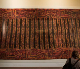 Manto Paracas, Museo Larco