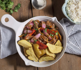 https://www.peru.travel/Contenido/General/Imagen/es/83/1.1/Lomo_saltado.listado.jpg