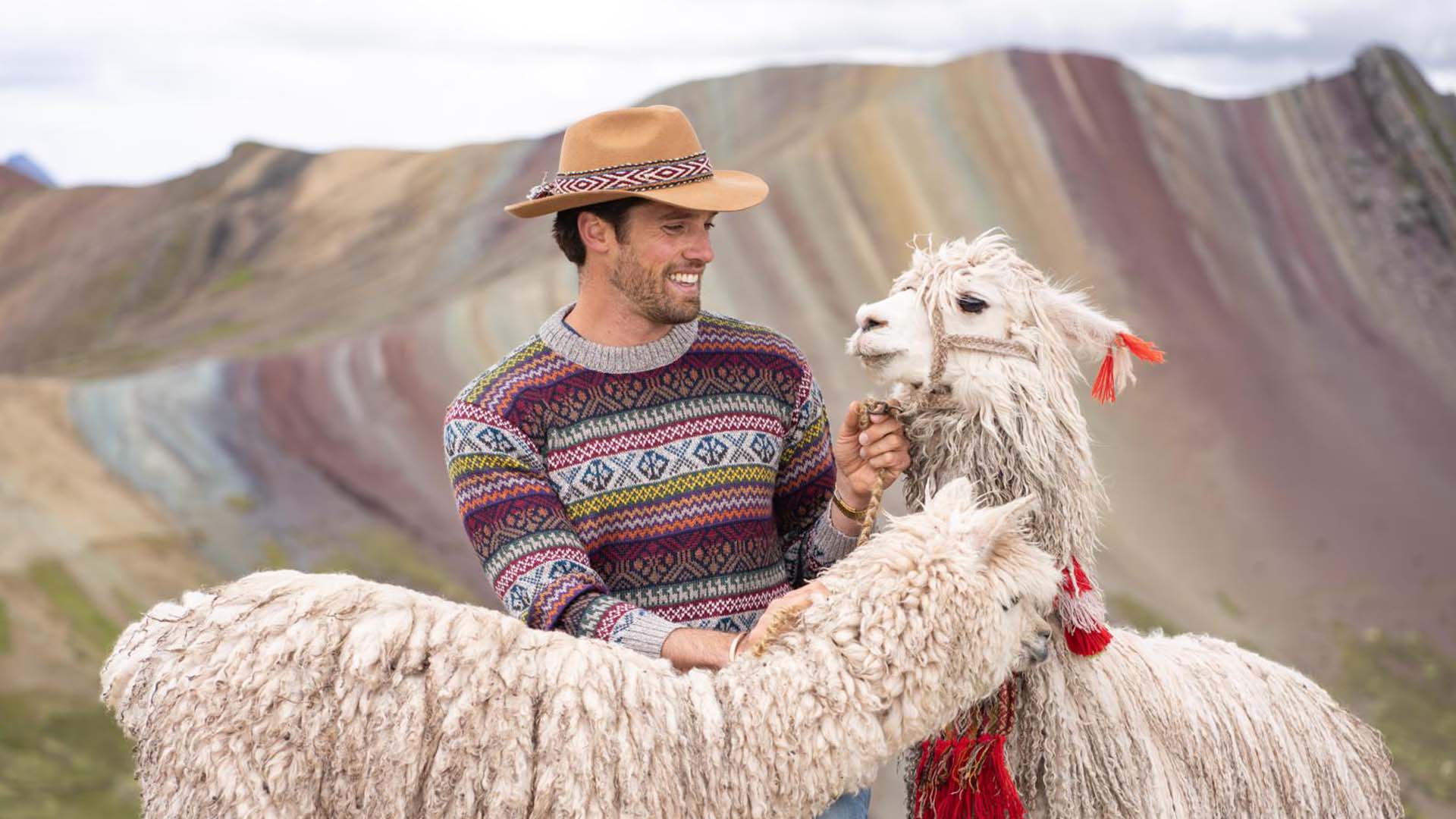 Turista con alpacas