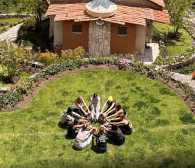 grupo-de-retiro-de-yoga-en-valle-sagrado-desktop