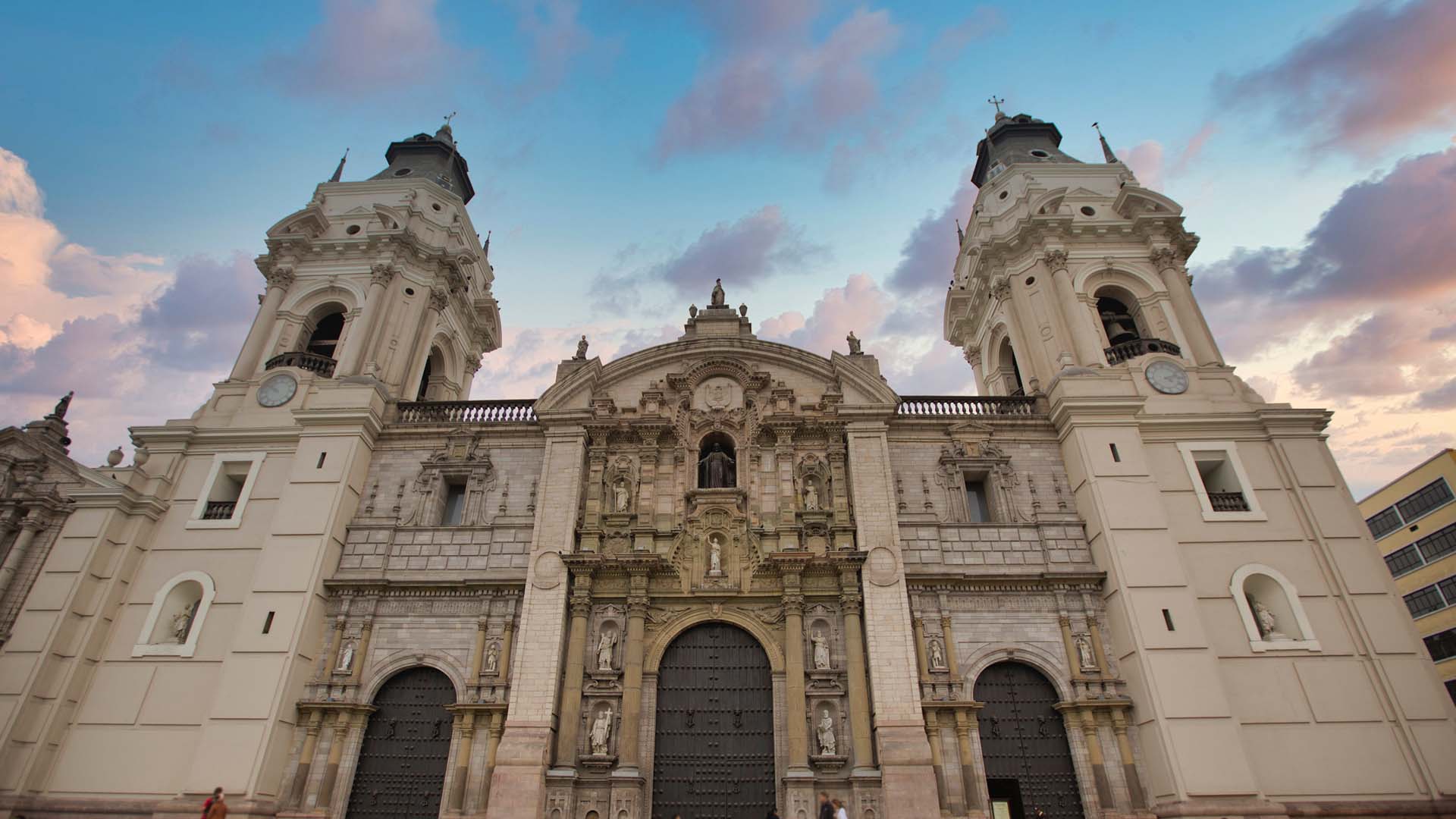 Conoce la historia de la Catedral de Lima, el templo más importante de la capital peruana Conoce la historia de la Catedral de Lima, el templo más importante de la capital peruana