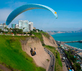 Parapente en la Costa Verde, Lima