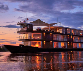 Crucero en el Río Amazonas, Iquitos, Perú