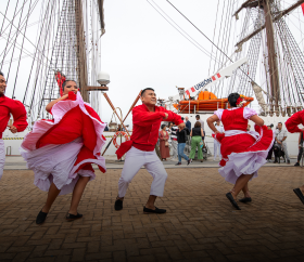 bap-union-orgullo-peruano-en-el-puerto-de-vigo-desktop