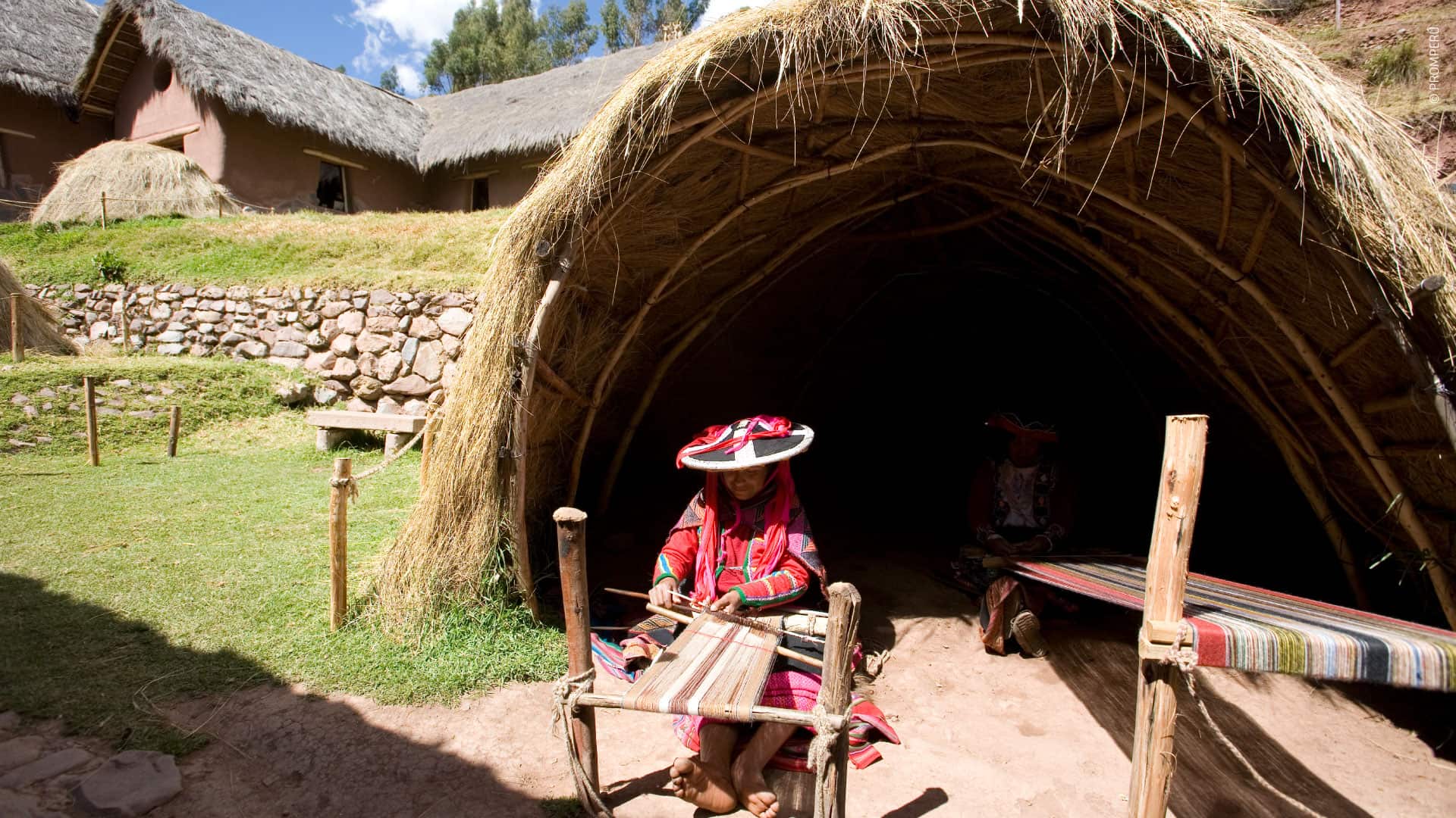 Textile production at Awanakancha. Cusco. / ©PROMPERU