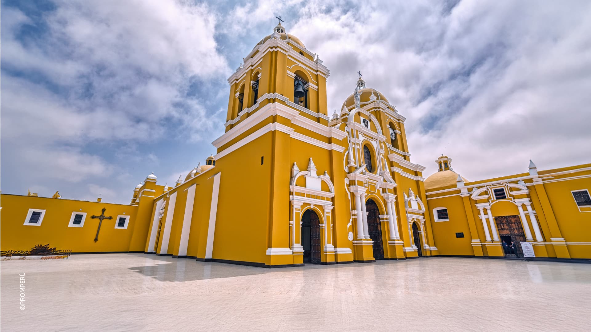 Catedral de Trujillo na Praça de Armas da cidade / PROMPERÚ