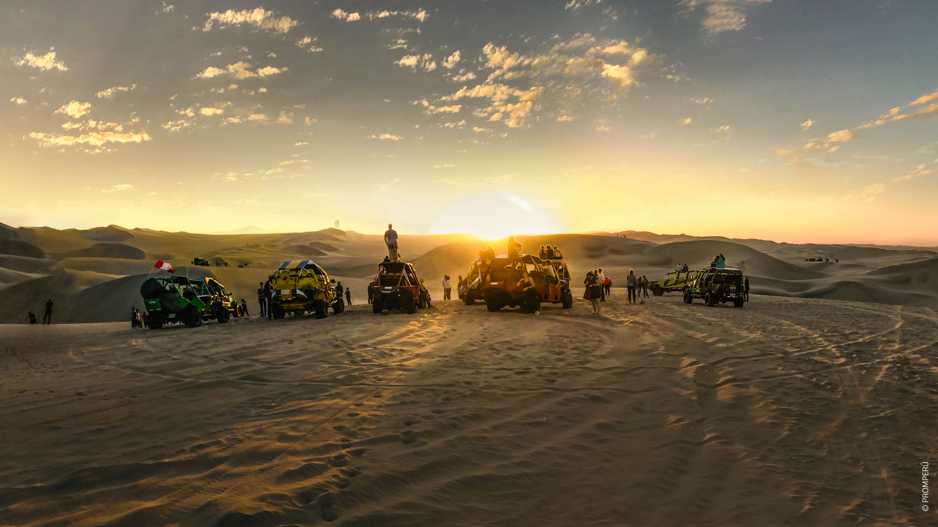 Sunset from the Huacachina dunes / ©PROMPERU