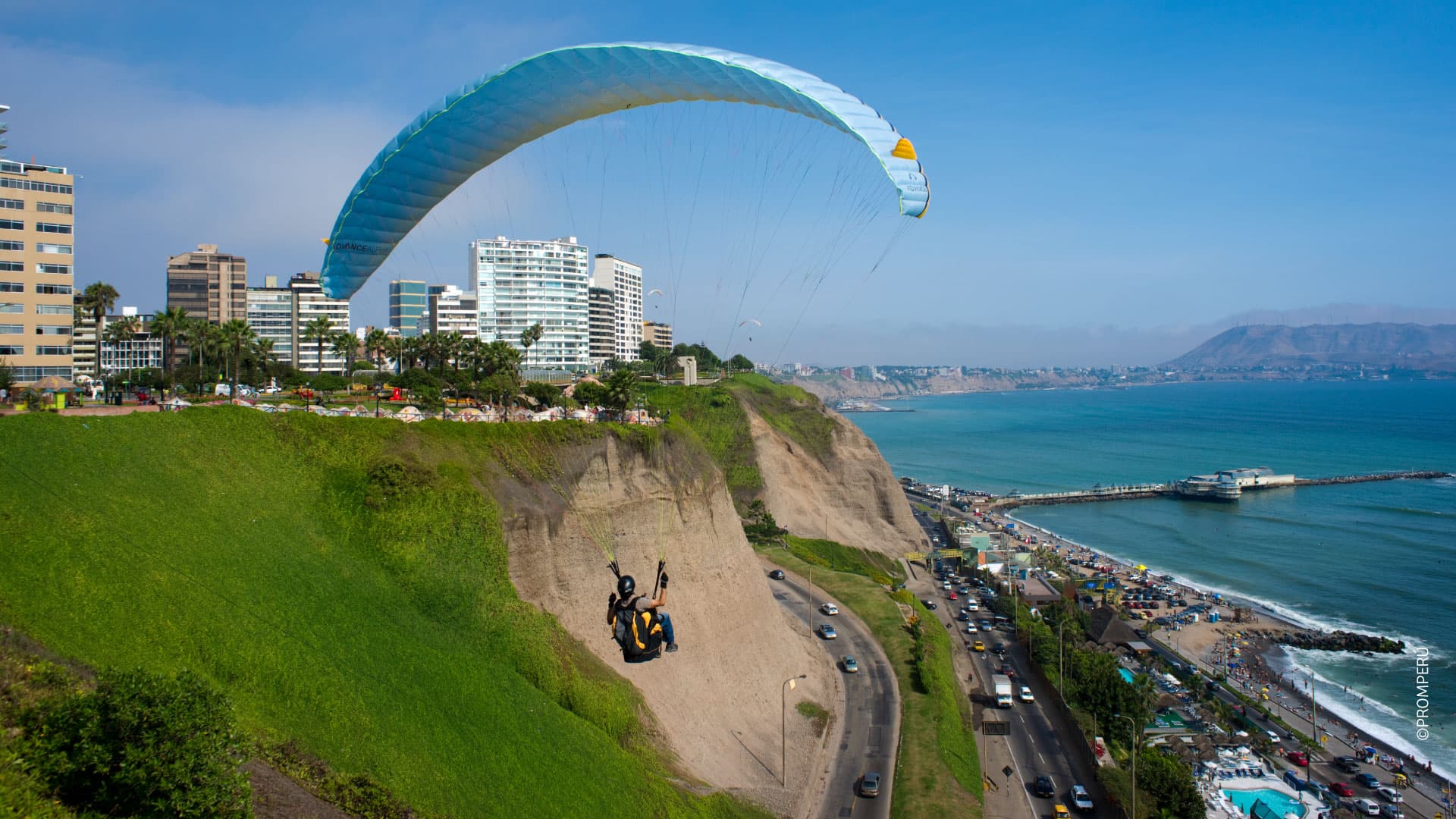 Paragliding an der Küstenpromenade von Miraflores / © PROMPERÚ
