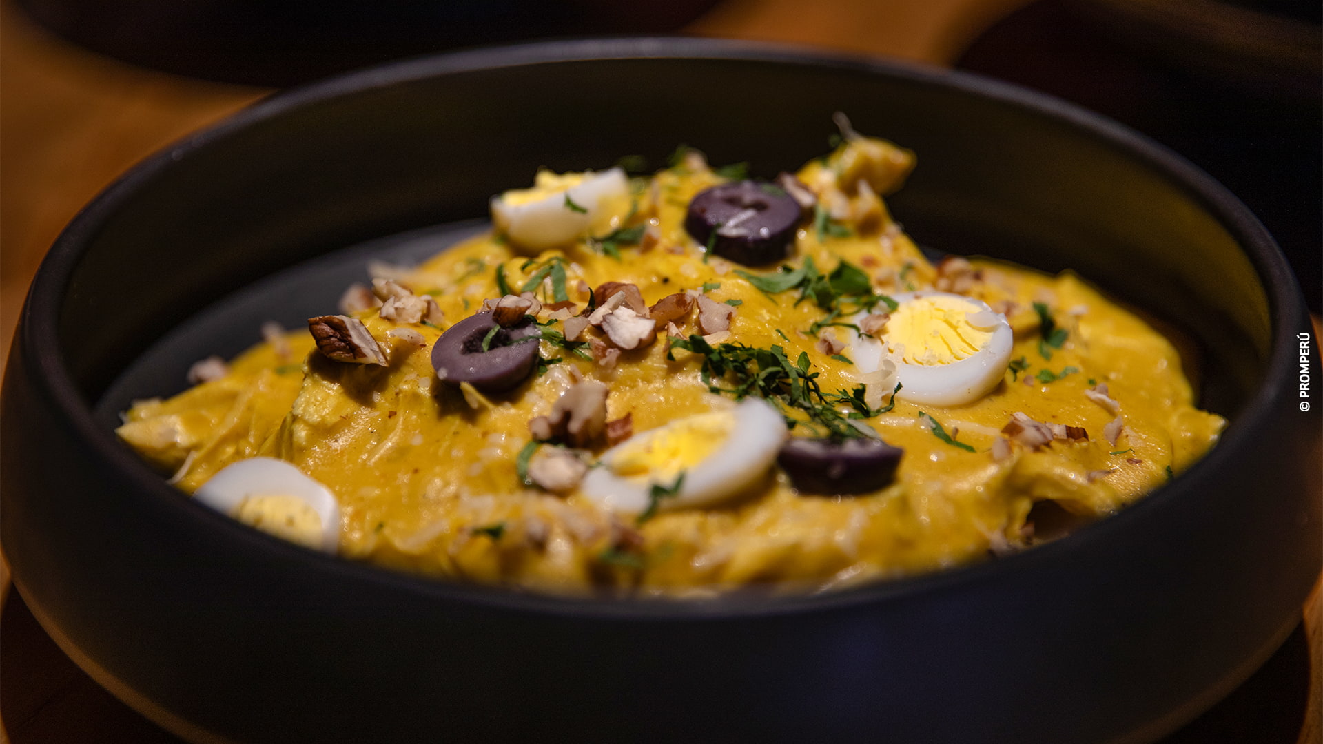 Ají de gallina, plato típico peruano - ©PROMPERÚ