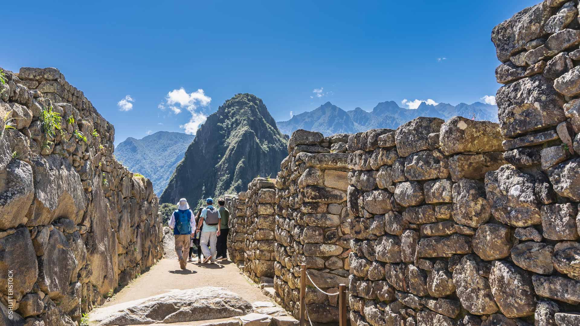 A group of tourists on the tour in Machupicchu