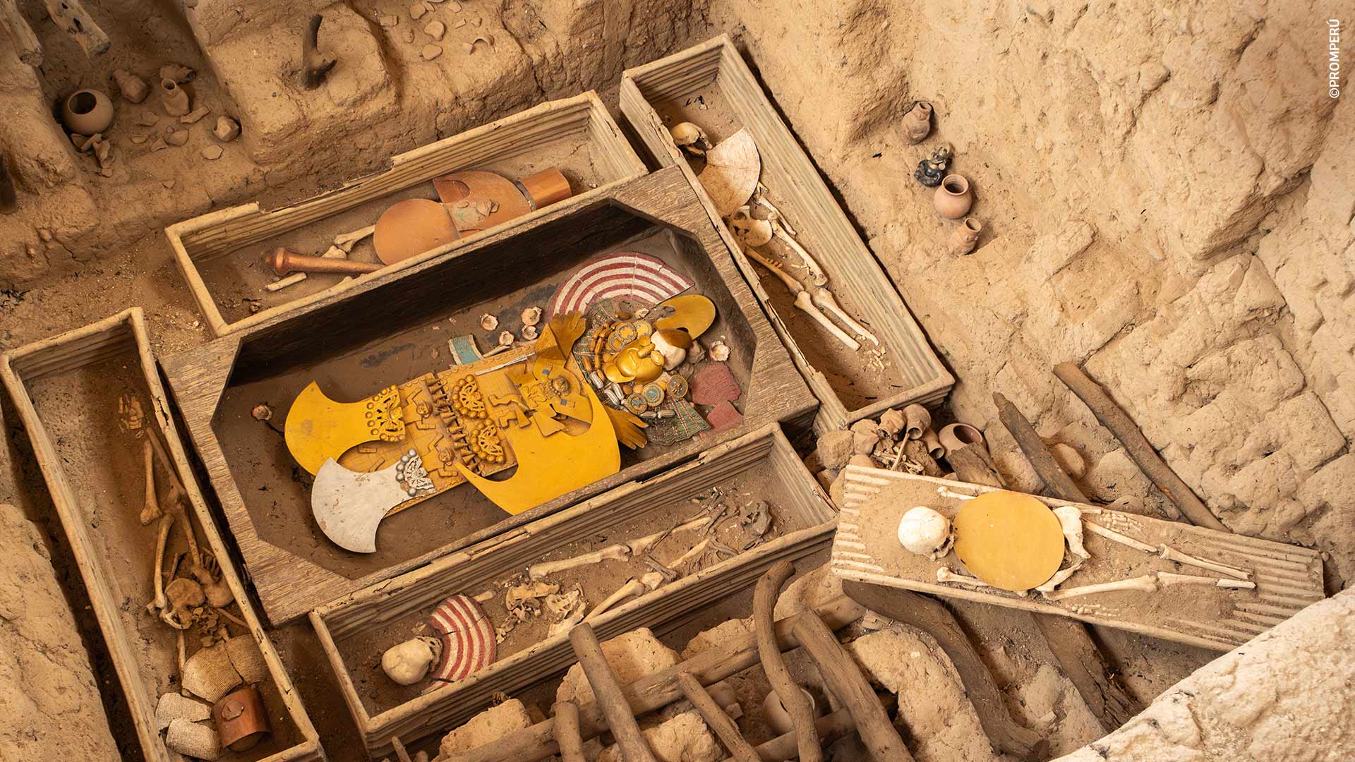 Representación de la Tumba del Señor de Sipán en el complejo arqueológico Huaca Rajada
