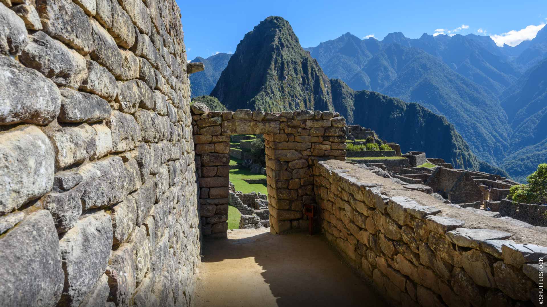  Stone walls and an entrance gate at Machupicchu