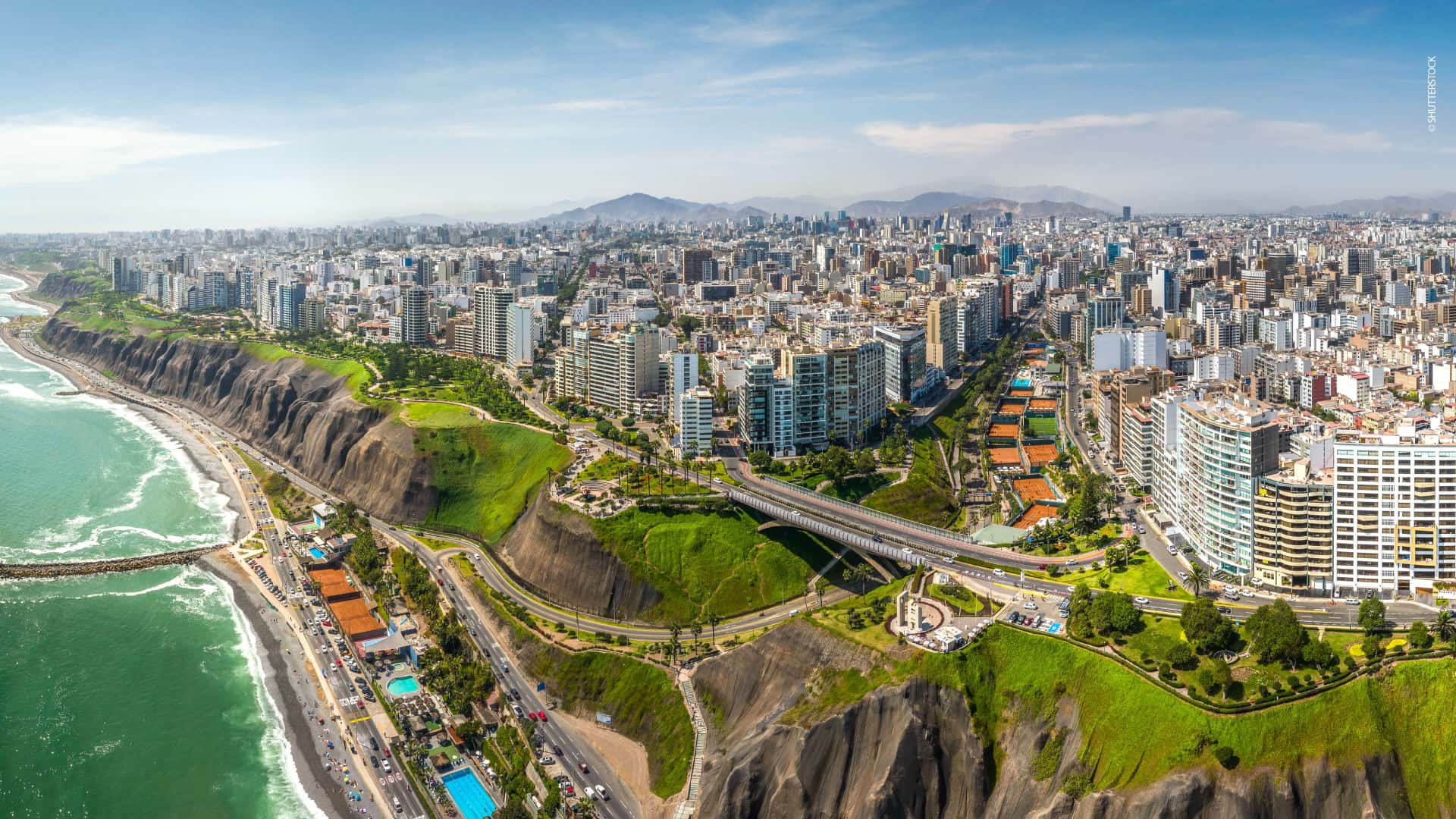 Vista aérea de la Costa Verde, Lima - ©SHUTTERSTOCK